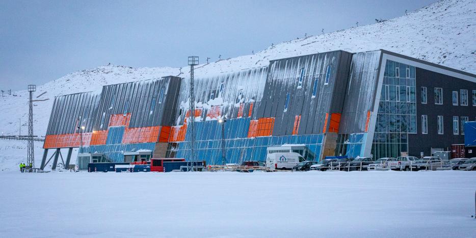 Queue chaos at checkpoints: Travelers are frustrated