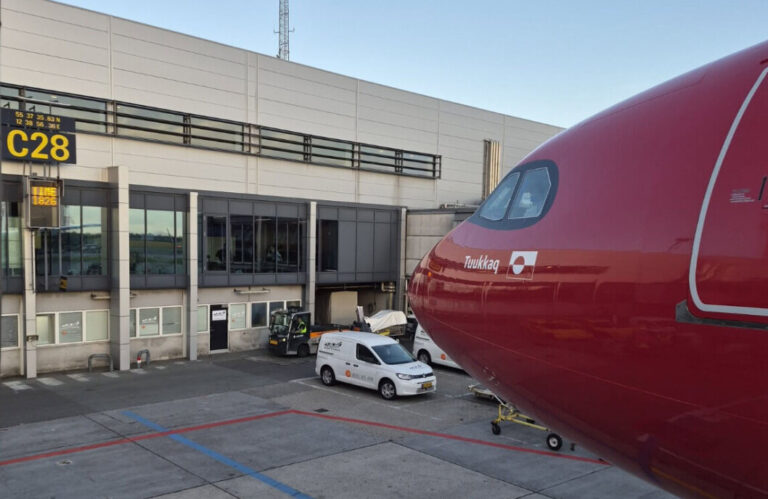 Air Greenland Eliminates Stairs and Buses in Copenhagen Air Greenland Eliminates Stairs and Buses in Copenhagen