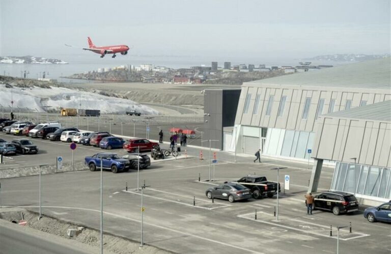 Greenland Airports Face Billion-Dollar Deficit, Criticized Greenland Airports Face Billion-Dollar Deficit, Criticized