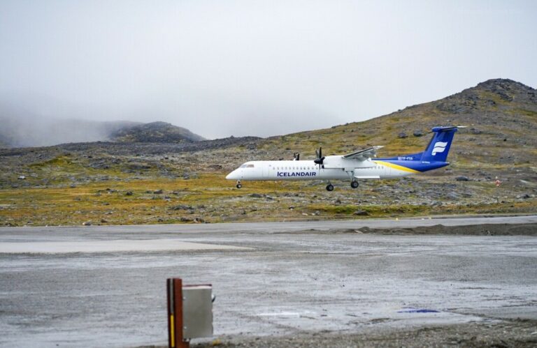 Icelandair Reduces Services to Kulusuk